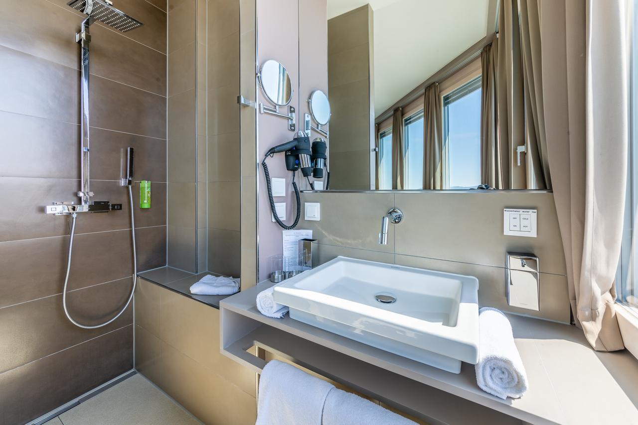 Aquaturm Hotel & Energie Радольфцелль  Экстерьер фото