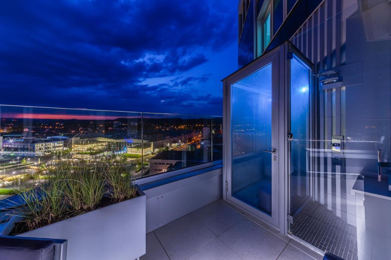 Aquaturm Hotel & Energie Радольфцелль  Экстерьер фото